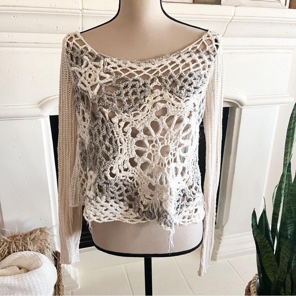 Free People Floral Crochet Cropped  Knit Pullover Sweater Small Cream & Gray